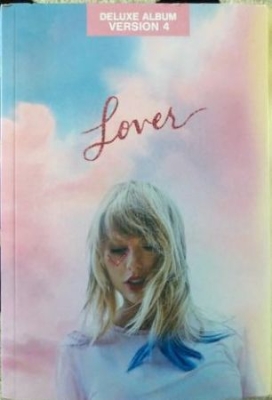 Taylor Swift - Lover (Deluxe Journal Version 4) i gruppen CD / Pop-Rock hos Bengans Skivbutik AB (3750191)