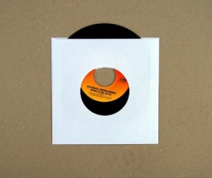 Singelfodral 7-tum i vitt papper 25-pack i gruppen VINYL / Tillbehör Vinyl hos Bengans Skivbutik AB (4209132)