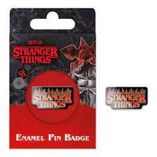 Stranger Things 4 (Fire Logo) Enamel Pin i gruppen CDON - Exporterade Artiklar_Manuellt / Merch_CDON_exporterade hos Bengans Skivbutik AB (4401393)