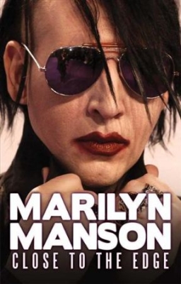 Marilyn Manson - Close To The Edge (Dvd Documentary) i gruppen Minishops / Marilyn Manson hos Bengans Skivbutik AB (883739)