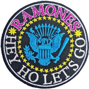 Ramones - Hey Ho Let's Go V2 Woven Patch i gruppen MERCHANDISE / Merch / Punk hos Bengans Skivbutik AB (5538330)