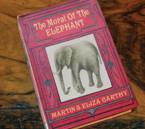 Carthy Martin & Eliza Carthy - Moral Of The Elephant i gruppen CD / Elektroniskt hos Bengans Skivbutik AB (1045206)