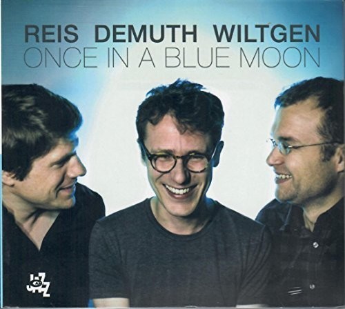 Advantage Eiffle - Once In A Blue Moon i gruppen CD / Hip Hop hos Bengans Skivbutik AB (3052705)