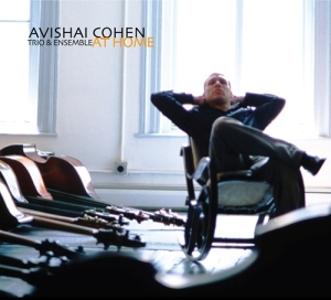 Avishai Cohen Trio & Ensemble - At Home i gruppen ÖVRIGT / Övrigt / aub hos Bengans Skivbutik AB (3128850)