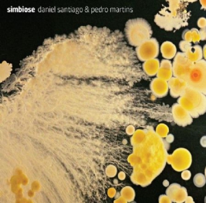 Santiago Daniel & Pedro Martins - Simbiose i gruppen CD / Elektroniskt,World Music hos Bengans Skivbutik AB (3212075)