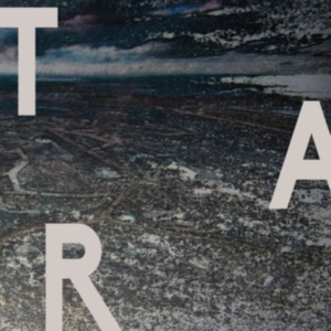 Amini Siavash - Foras i gruppen ÖVRIGT / Övrigt / aub hos Bengans Skivbutik AB (3307629)