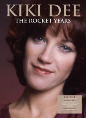 Dee Kiki - Rocket Years (Media Book) i gruppen VI TIPSAR / Veckans Släpp / Vecka 13 / CD Vecka 13 / POP / ROCK hos Bengans Skivbutik AB (3510728)