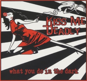 Kiss Me Deadly - What You Do In The Dark i gruppen VI TIPSAR / Veckans Släpp / Vecka 10 / CD Vecka 10 / POP / ROCK hos Bengans Skivbutik AB (3511987)