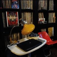 DUM DUM BOYS - DUM DUM BOYS PLAY ALL YOUR FAVORITE i gruppen VINYL / Pop-Rock hos Bengans Skivbutik AB (3566628)