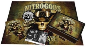 Nitrogods - Rebel Dayz (Box Set) i gruppen CD / Hårdrock/ Heavy metal hos Bengans Skivbutik AB (3629328)