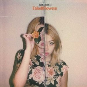 BEABADOOBEE - Fake It Flowers i gruppen VI TIPSAR / Årsbästalistor 2020 / NME 2020 hos Bengans Skivbutik AB (4015077)