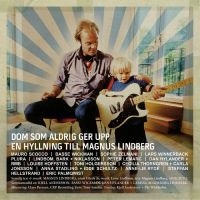 Blandade Artister - Dom Som Aldrig Ger Upp - En Hyllnin i gruppen CD / Kommande / Rock hos Bengans Skivbutik AB (4158859)