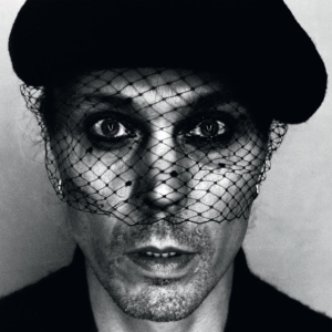 Vv - Neon Noir (Deluxe Cd) i gruppen VI TIPSAR / Bengans Personal Tipsar / Bäst Hittills 23 - MK hos Bengans Skivbutik AB (4190387)