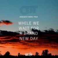 Berg Oddgeir (Trio) - While We Wait For A Brand New Day i gruppen CD / Jazz hos Bengans Skivbutik AB (4205844)