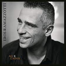 Eros Ramazzotti - Ali E Radici (Deluxe With Booklet) i gruppen VI TIPSAR / CD Tag 4 betala för 3 hos Bengans Skivbutik AB (4233967)