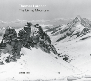 Thomas Larcher - The Living Mountain i gruppen Externt_Lager / Naxoslager hos Bengans Skivbutik AB (4313300)