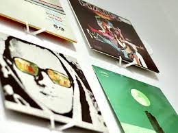 Vinyltillbehör - Vinylhållare Vit Självhäftande 4-pack i gruppen ÖVRIGT / Vinyltillbehör hos Bengans Skivbutik AB (4347905)