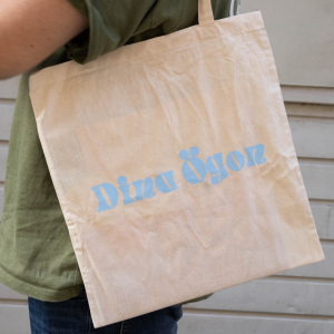 Dina Ögon - Totebag - Natural with blue Logo i gruppen Minishops / Dina Ögon Shop hos Bengans Skivbutik AB (4410137)
