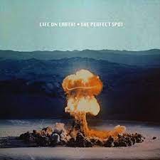 Life On Earth - The Perfect Spot i gruppen VI TIPSAR / Lagerrea / Vinyl Pop hos Bengans Skivbutik AB (481054)