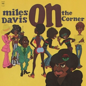 Miles Davis - On The Corner i gruppen VI TIPSAR / Klassiska lablar / Music On Vinyl hos Bengans Skivbutik AB (482173)