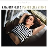 Pejak Katarina - Pearls On A String i gruppen VI TIPSAR / Fredagsreleaser / Fredag den 19:e April 2024 hos Bengans Skivbutik AB (5521792)