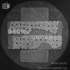 Mina Gajic Zachary Carrettin - Bach Uncaged i gruppen VI TIPSAR / Fredagsreleaser / Fredag den 26:e April 2024 hos Bengans Skivbutik AB (5522412)