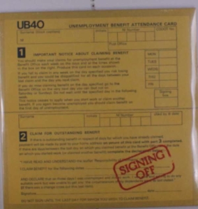 Ub40 - Signing Off (Red Vinyl) i gruppen VI TIPSAR / Startsida - Vinyl Nyheter & Kommande hos Bengans Skivbutik AB (5523366)