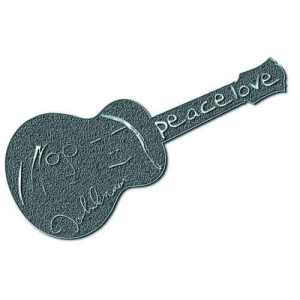 John Lennon - Peace & Love Guitar Hichrome Pin Badge i gruppen MERCHANDISE / Merch / Pop-Rock hos Bengans Skivbutik AB (5537324)