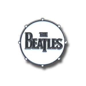 The Beatles - Drum Drop T Logo Pin Badge i gruppen MERCHANDISE / Merch / Pop-Rock hos Bengans Skivbutik AB (5537427)
