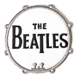 The Beatles - Drum Logo Woven Patch i gruppen MERCHANDISE / Merch / Pop-Rock hos Bengans Skivbutik AB (5538470)