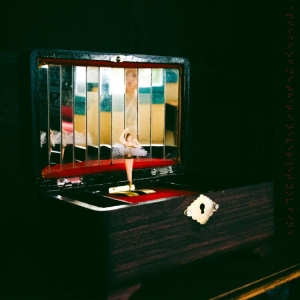 Cane Hill - A Piece Of Me I Never Let You Find i gruppen VI TIPSAR / Fredagsreleaser / Fredag den 25:e oktober 2024 hos Bengans Skivbutik AB (5562267)