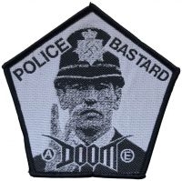 Doom - Patch Police Bastard Black Border ( i gruppen MERCHANDISE / Tygmärke / Pop-Rock hos Bengans Skivbutik AB (5562688)