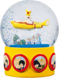 The Beatles - The Beatles (Yellow Submarine) Boxed Snow Globe (65Mm) i gruppen MERCHANDISE / Merch / Pop-Rock hos Bengans Skivbutik AB (5570784)