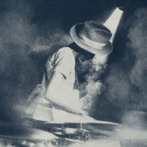 Jones Keziah - Alive & Kicking - Live i gruppen CD / Pop-Rock hos Bengans Skivbutik AB (5575195)