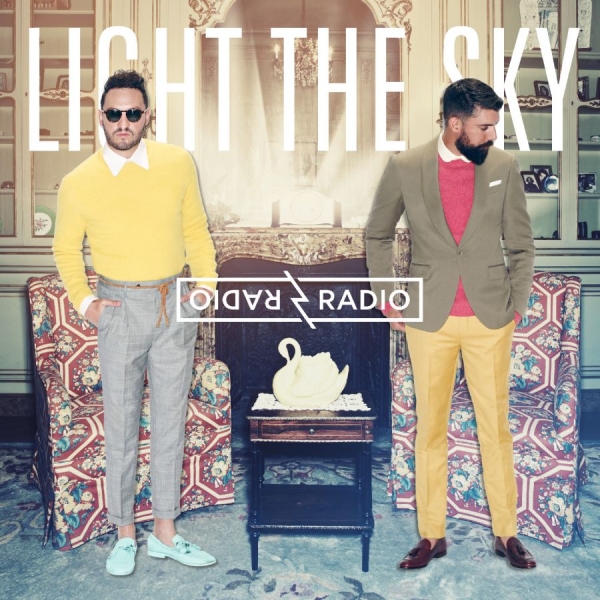 Radio Radio - Light The Sky i gruppen CD / Toppsäljare hos Bengans Skivbutik AB (5576459)