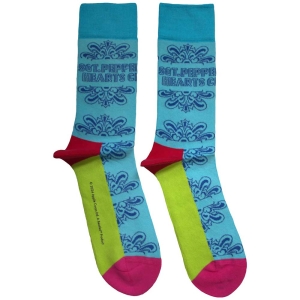 Beatles - Sgt Pepper Text Outlines Uni Lht Blue Socks i gruppen MERCHANDISE / / hos Bengans Skivbutik AB (5583643)