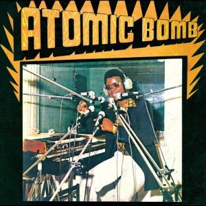 Onyeabor William - Atomic Bomb (Fission Red Vinyl) i gruppen VINYL / Pop-Rock hos Bengans Skivbutik AB (5584933)