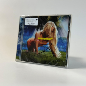 Larsson Zara - Midnight Sun (CD inkl Signerat Omslag) i gruppen VI TIPSAR / Fredagsreleaser / 2025-09-26 hos Bengans Skivbutik AB (5641876)