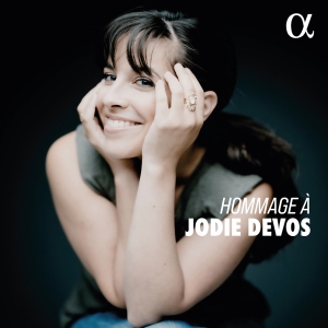 Jodie Devos - Hommage i gruppen VI TIPSAR / Fredagsreleaser / 2025-11-07 hos Bengans Skivbutik AB (5642037)