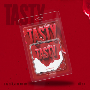 Dkz - Tasty (Kit Ver.) i gruppen MERCHANDISE / Merch+Code / Nyheter / K-Pop hos Bengans Skivbutik AB (5648165)