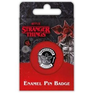 Stranger Things - Demogorgon Hunter Enamel Pin Badge i gruppen MERCHANDISE / Pin-Button Badge /  /  hos Bengans Skivbutik AB (5648466)