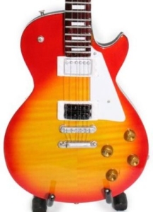 Led Zeppelin - Minigitarr Jimmy Page (Höjd Ca 25Cm i gruppen MERCHANDISE / Accessoarer / Hårdrock hos Bengans Skivbutik AB (5648665)