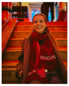 Bengans - Origins Scarf (Red) i gruppen MERCHANDISE / Merch / Nyheter / Pop-Rock hos Bengans Skivbutik AB (5652437)