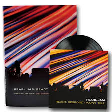 Pearl Jam - React/Respond: Dark Matter Tour Photo (Book/7Inch) (Rsd) i gruppen VI TIPSAR / Record Store Day / RSD 2026 hos Bengans Skivbutik AB (5657589)