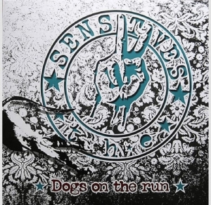 Sensitives The - Dogs On The Run (Yellow W/Black & W i gruppen VINYL / Kommande / Pop-Rock hos Bengans Skivbutik AB (5658695)