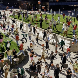 Arkells - Between Us i gruppen CD / Kommande / Pop-Rock hos Bengans Skivbutik AB (5663033)