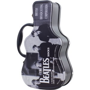 The Beatles - B&W Band Guitar Tin Uni 3-Pack Socks i gruppen MERCHANDISE / Strumpor /  /  hos Bengans Skivbutik AB (5667685)