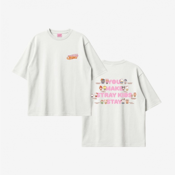 Stray Kids - Skzoo X Sanrio Characters T-Shirt i gruppen MERCHANDISE / T-shirt / Kommande / hos Bengans Skivbutik AB (5676800)