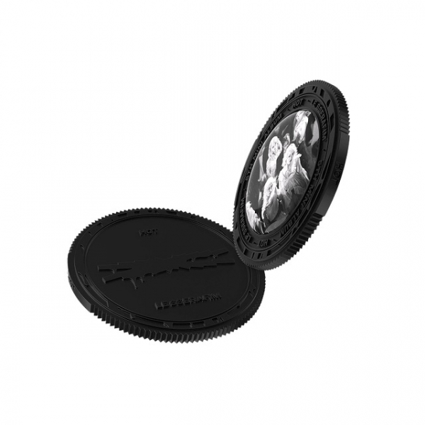 Le Sserafim - Hot (Sound Coin Ver.) i gruppen MERCHANDISE / Merch+Code / Kommande / K-Pop hos Bengans Skivbutik AB (5678137)