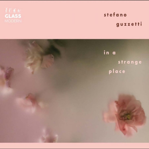 Stefano Guzetti - In A Strange Place i gruppen CD / Kommande / Pop-Rock hos Bengans Skivbutik AB (5681310)